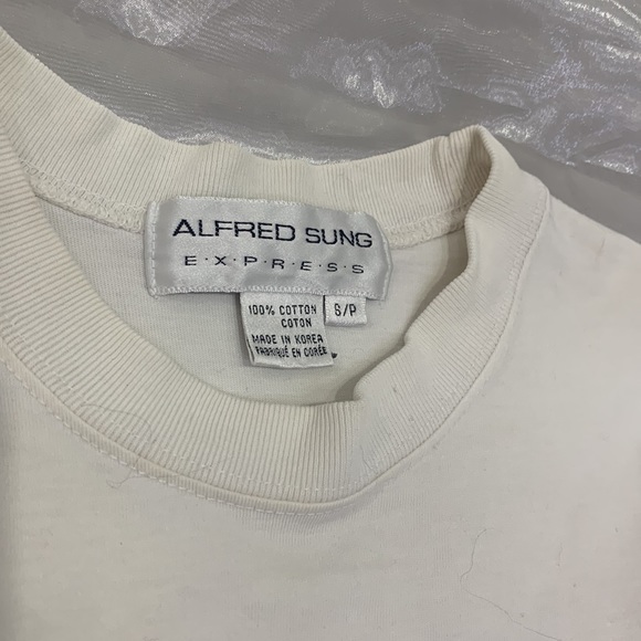 Like 🆕VTG ALFRED SUNG 90’ Embroidered 💯% Cotton Short Sleeves T-shirt - Picture 7 of 12